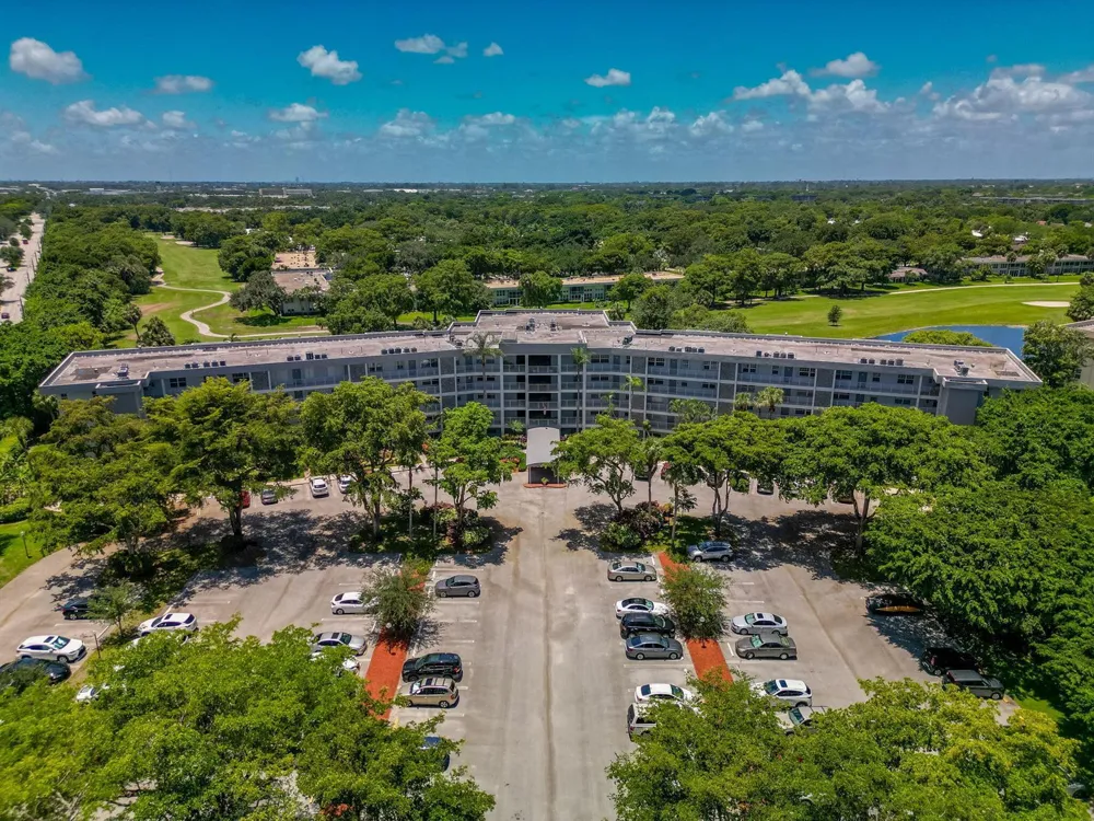 4020 W PALM AIRE DRIVE #408 Pompano Beach, FL 33069
