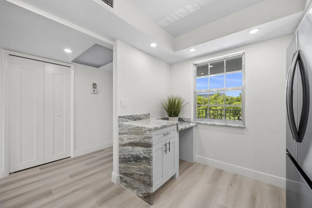 4020 W PALM AIRE DRIVE #408 Pompano Beach, FL 33069