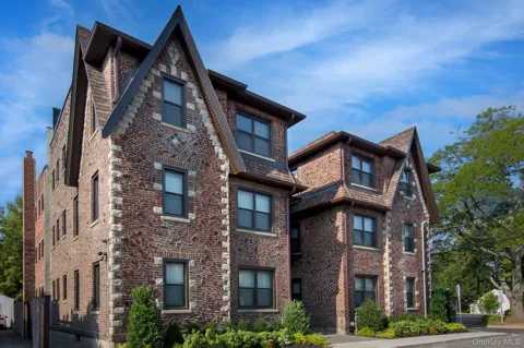 25 Trinity Place #5B