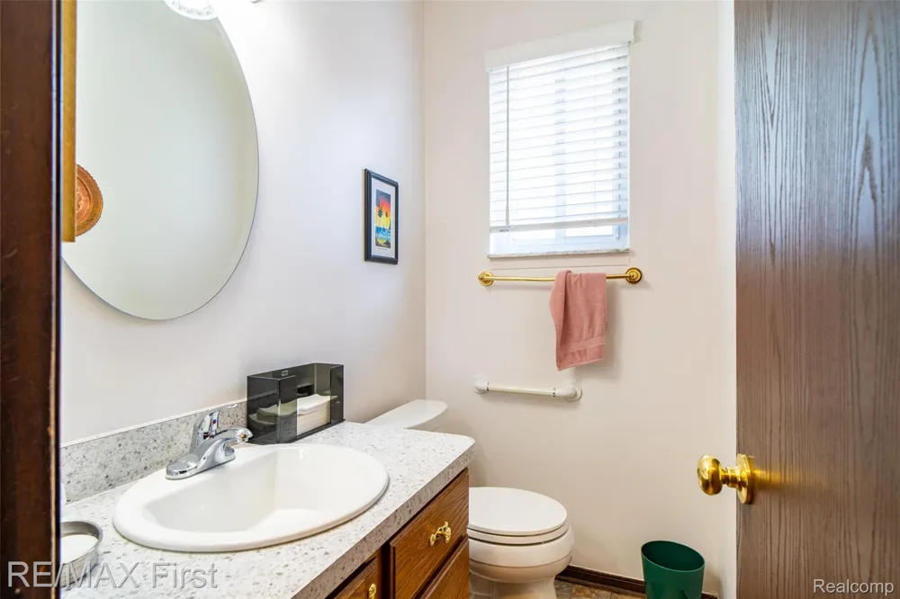 27574 Los Olas Court Warren City, MI 48093