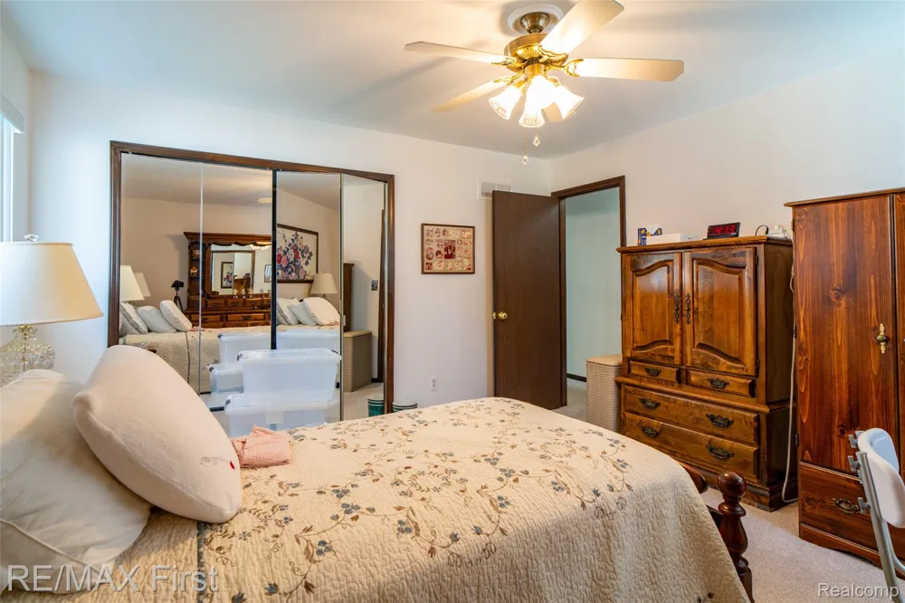 27574 Los Olas Court Warren City, MI 48093