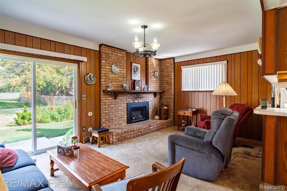 27574 Los Olas Court Warren City, MI 48093