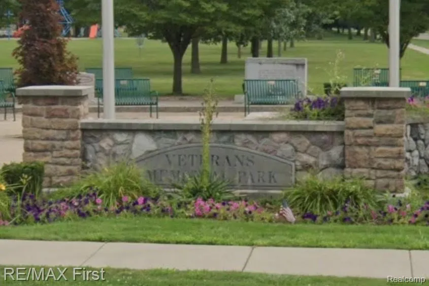 27574 Los Olas Court Warren City, MI 48093