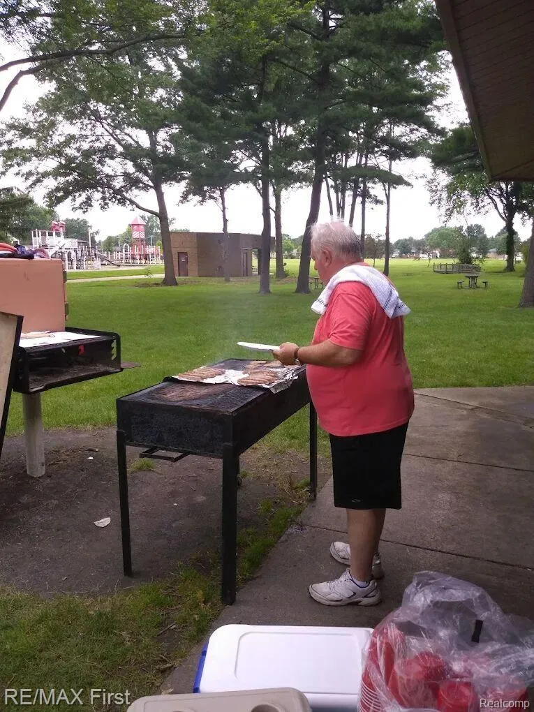 27574 Los Olas Court Warren City, MI 48093