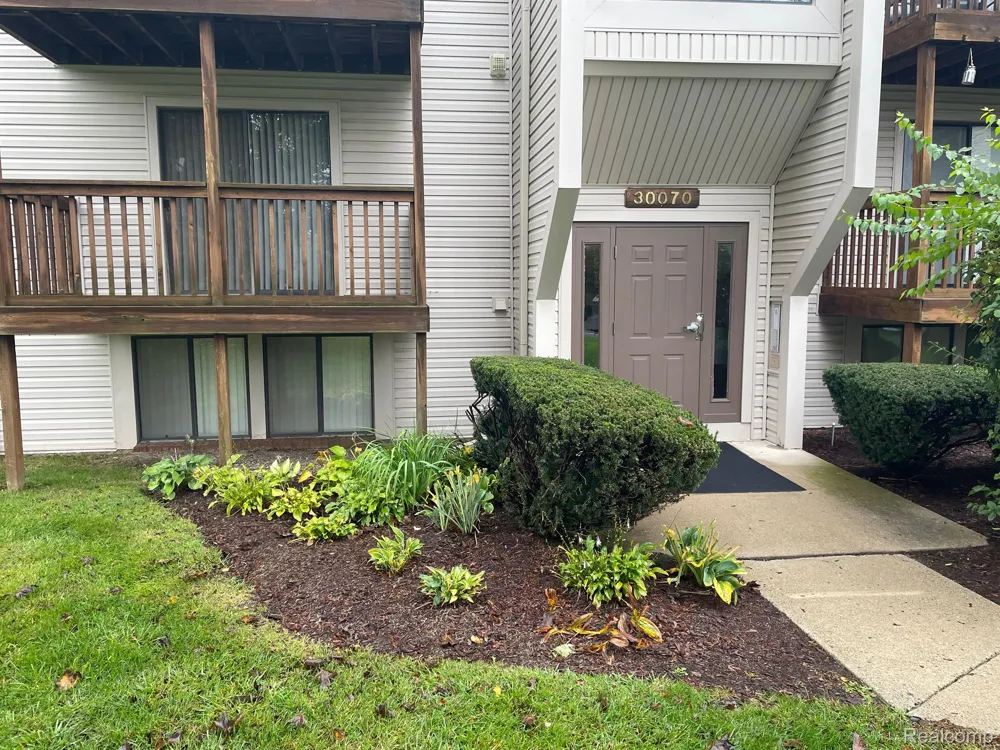 30070 W 12 Mile Road #123 Farmington Hills City, MI 48334