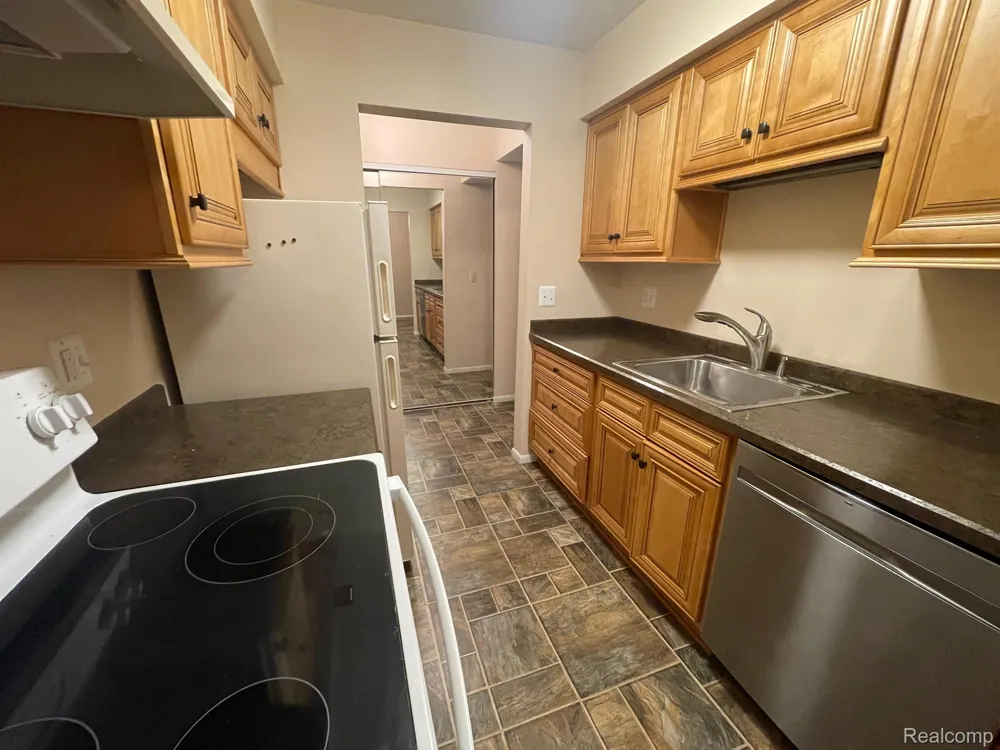 30070 W 12 Mile Road #123 Farmington Hills City, MI 48334