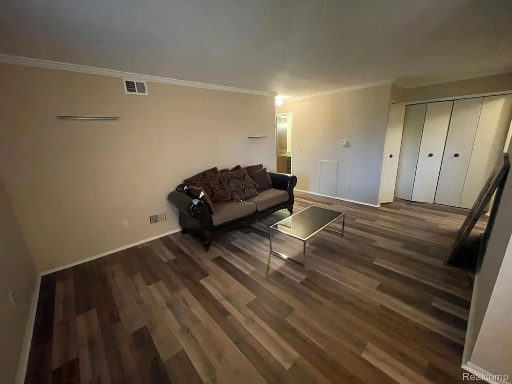 30070 W 12 Mile Road #123 Farmington Hills City, MI 48334