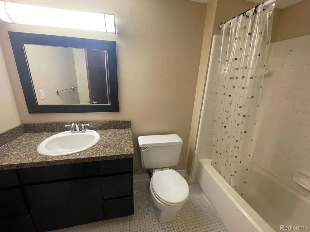 30070 W 12 Mile Road #123 Farmington Hills City, MI 48334