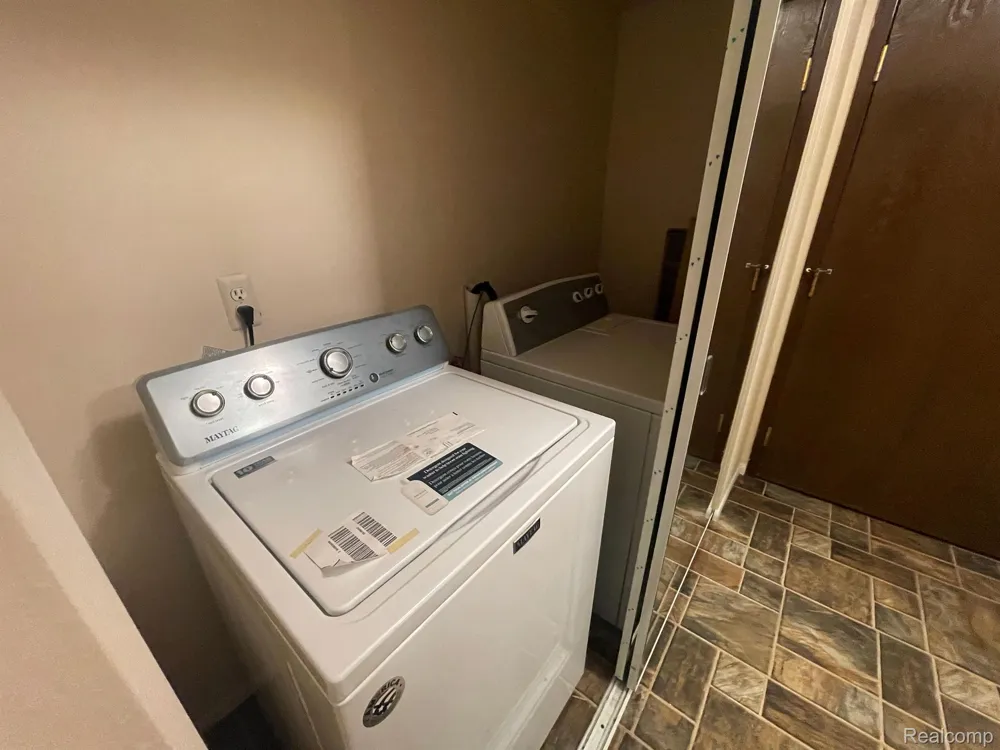 30070 W 12 Mile Road #123 Farmington Hills City, MI 48334