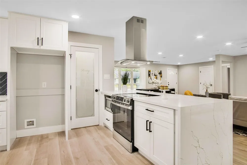 5731 Creekbend Drive Houston, TX 77096