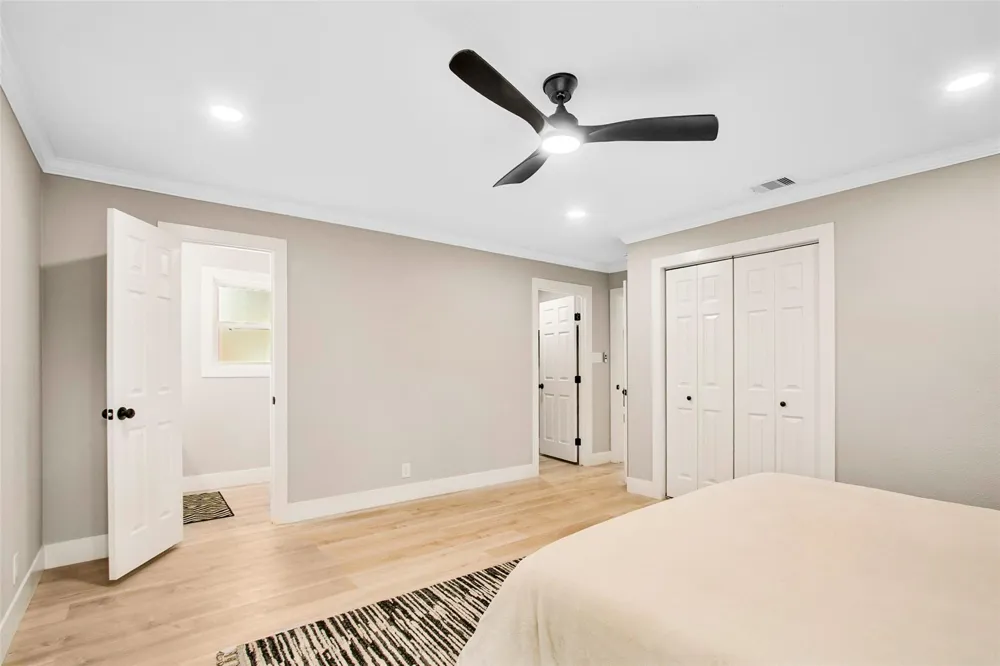5731 Creekbend Drive Houston, TX 77096