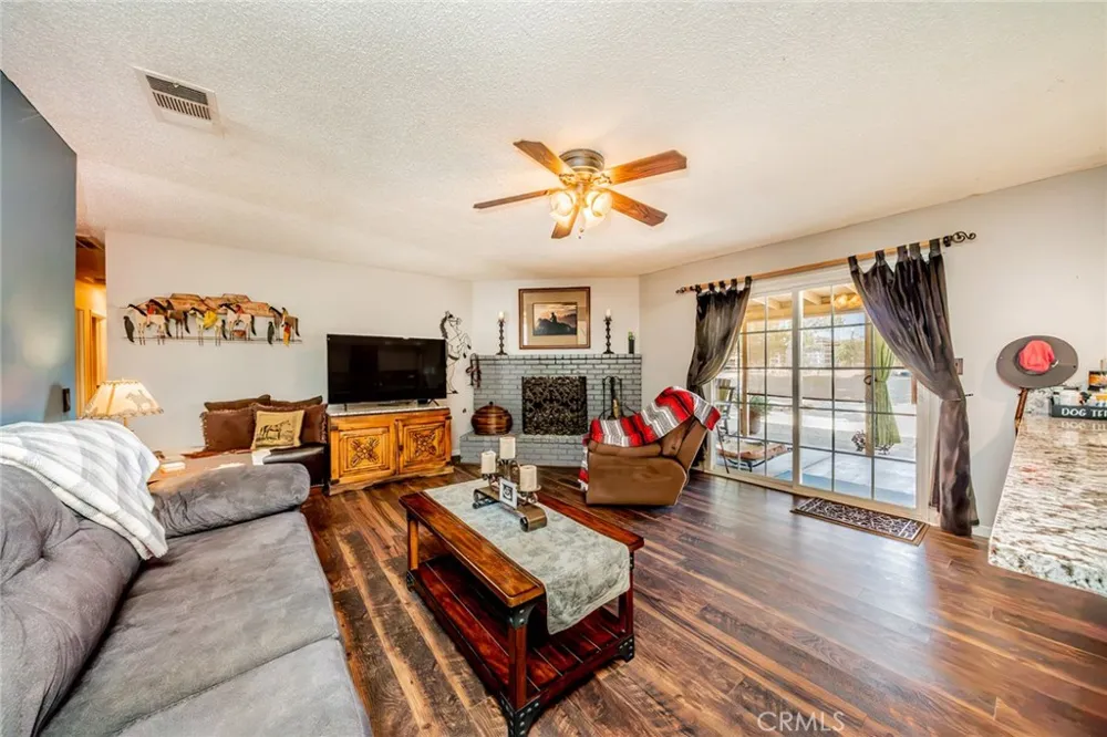 37365 96th E Littlerock, CA 93543