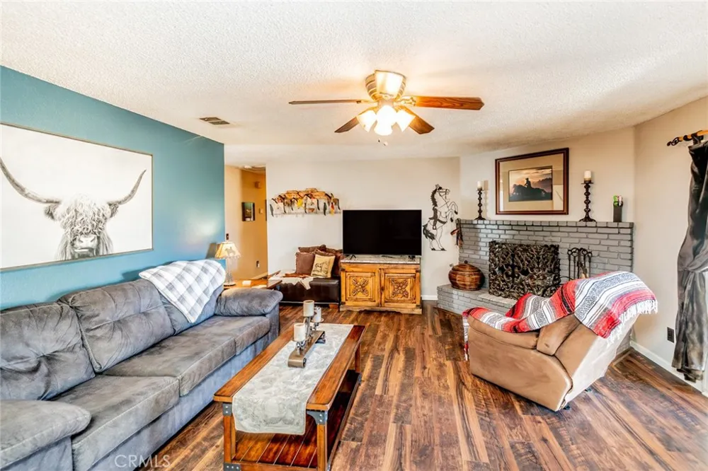 37365 96th E Littlerock, CA 93543