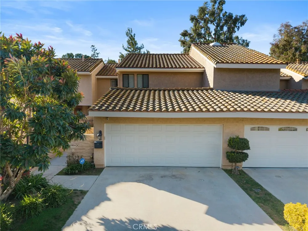 23034 Park Sorrento Calabasas, CA 91302