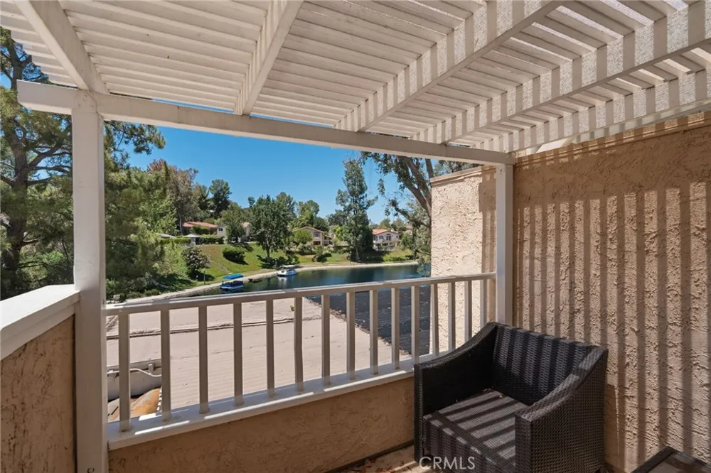 23034 Park Sorrento Calabasas, CA 91302
