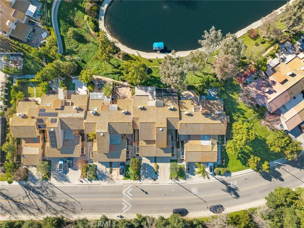 23034 Park Sorrento Calabasas, CA 91302