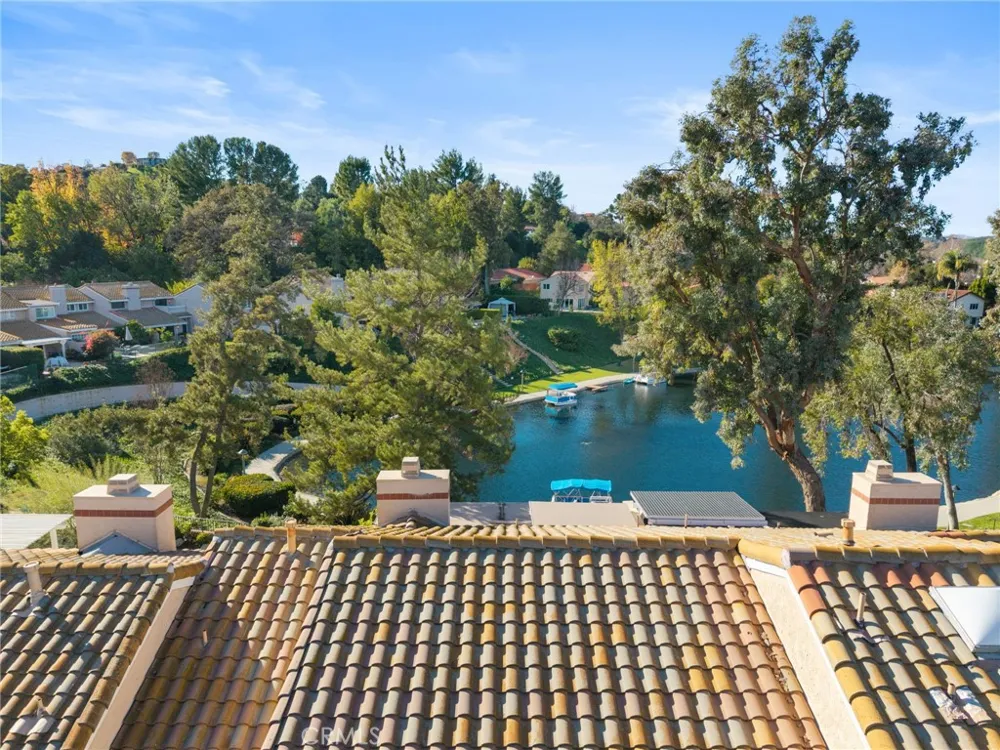 23034 Park Sorrento Calabasas, CA 91302