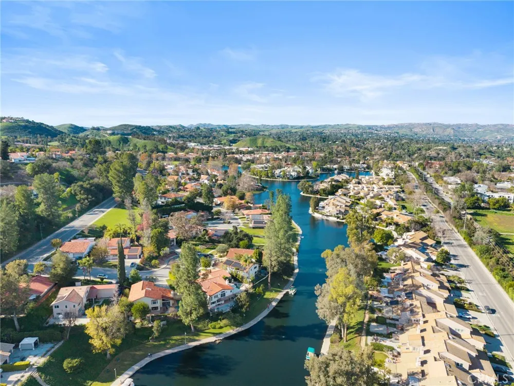 23034 Park Sorrento Calabasas, CA 91302