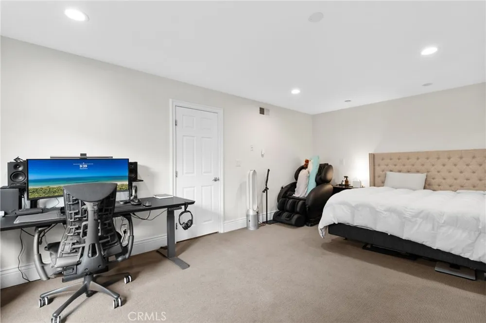 23034 Park Sorrento Calabasas, CA 91302