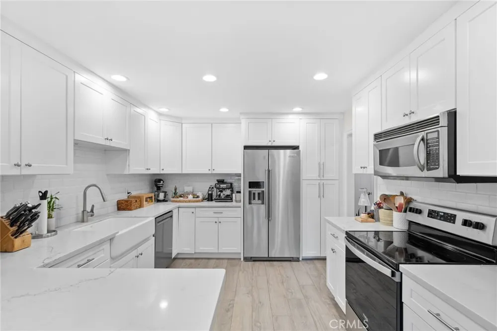 23034 Park Sorrento Calabasas, CA 91302