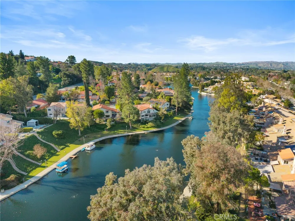 23034 Park Sorrento Calabasas, CA 91302