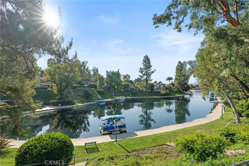 23034 Park Sorrento Calabasas, CA 91302