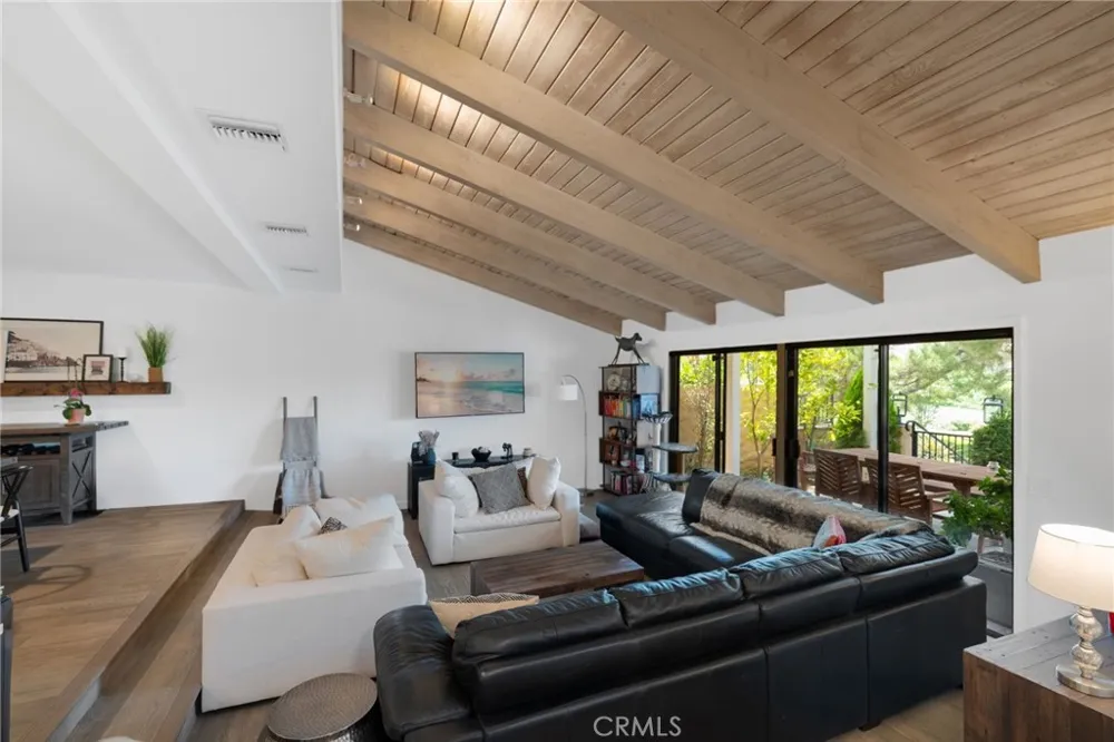 23034 Park Sorrento Calabasas, CA 91302