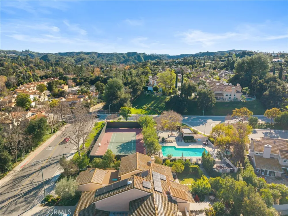 23034 Park Sorrento Calabasas, CA 91302