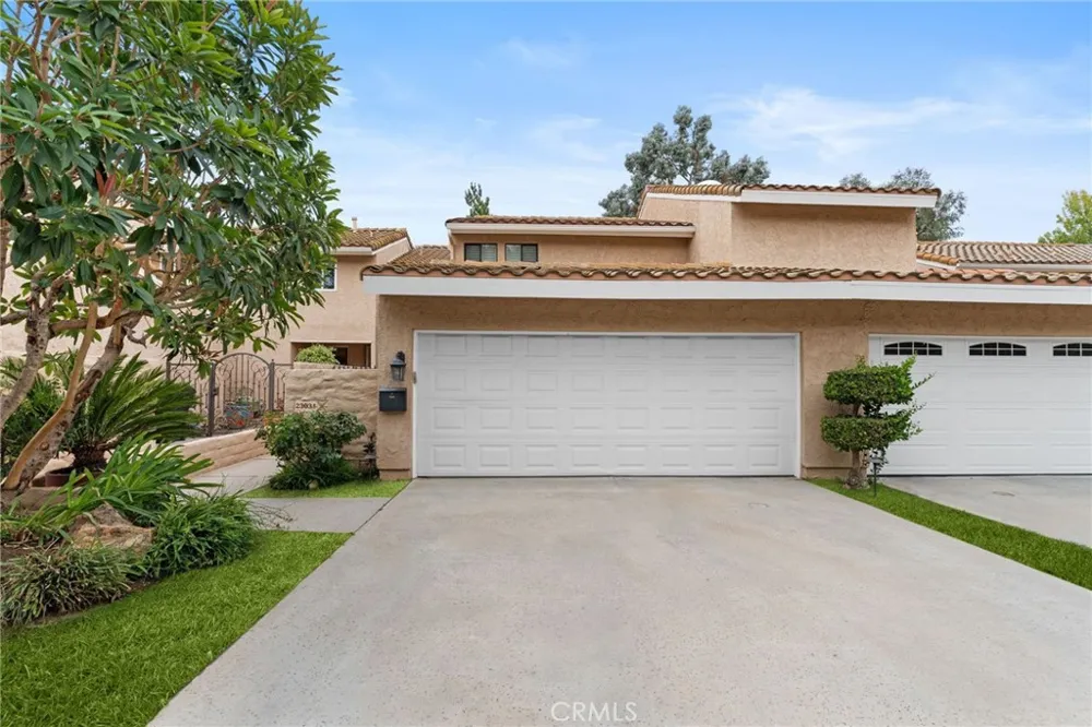 23034 Park Sorrento Calabasas, CA 91302