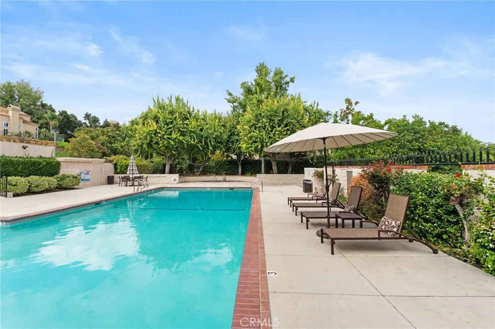 23034 Park Sorrento Calabasas, CA 91302