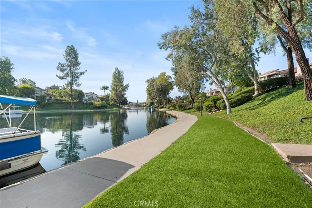 23034 Park Sorrento Calabasas, CA 91302