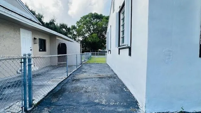 6371 SW 39th St Miami, FL 33155