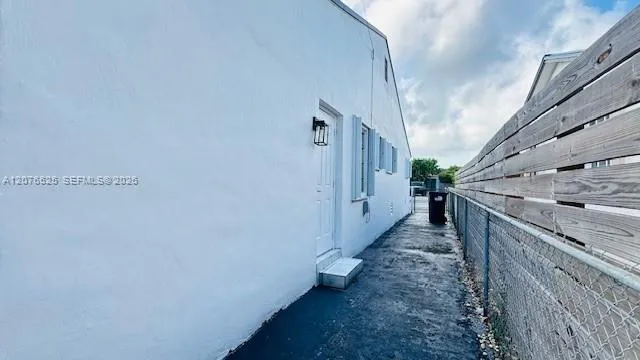 6371 SW 39th St Miami, FL 33155