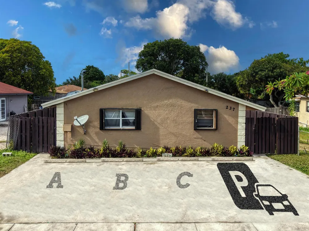237 SW 5th Street #4D Deerfield Beach, FL 33441