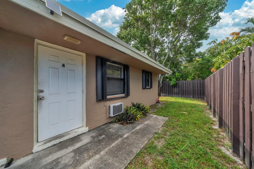 237 SW 5th Street #4D Deerfield Beach, FL 33441