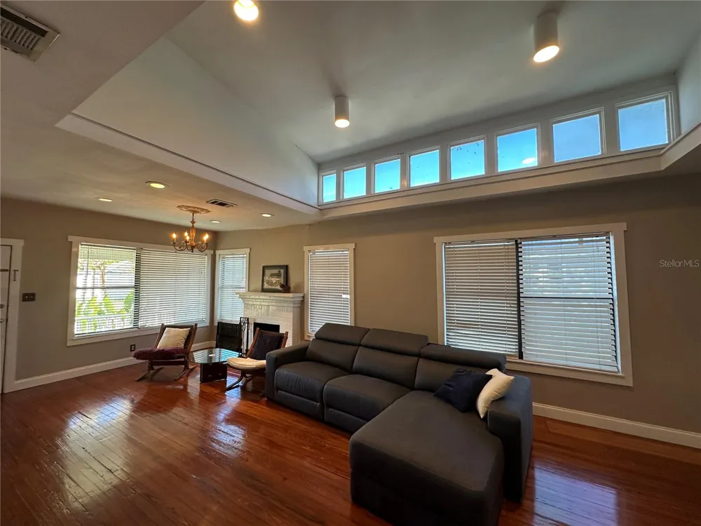 1308 E FRIERSON AVENUE Tampa, FL 33603