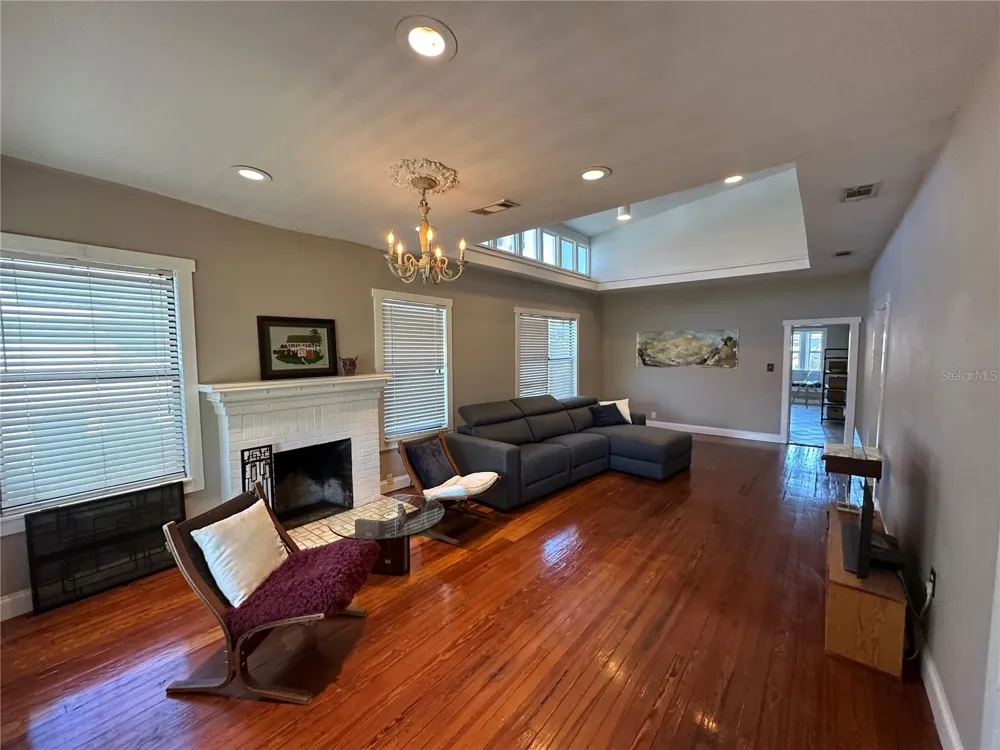 1308 E FRIERSON AVENUE Tampa, FL 33603