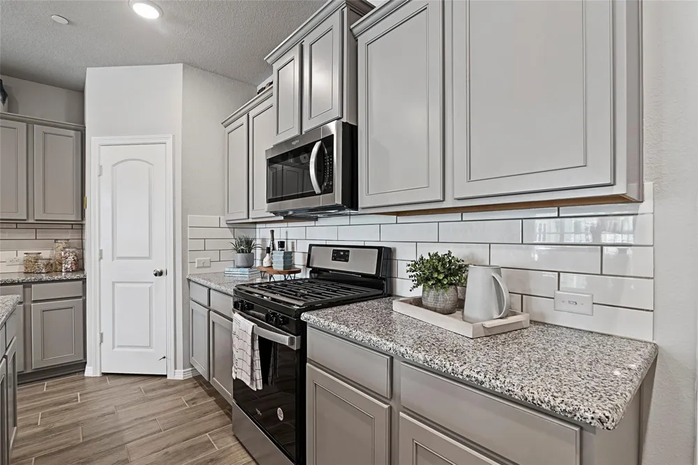 2331 Seven Oaks Boulevard #16 Tomball, TX 77375