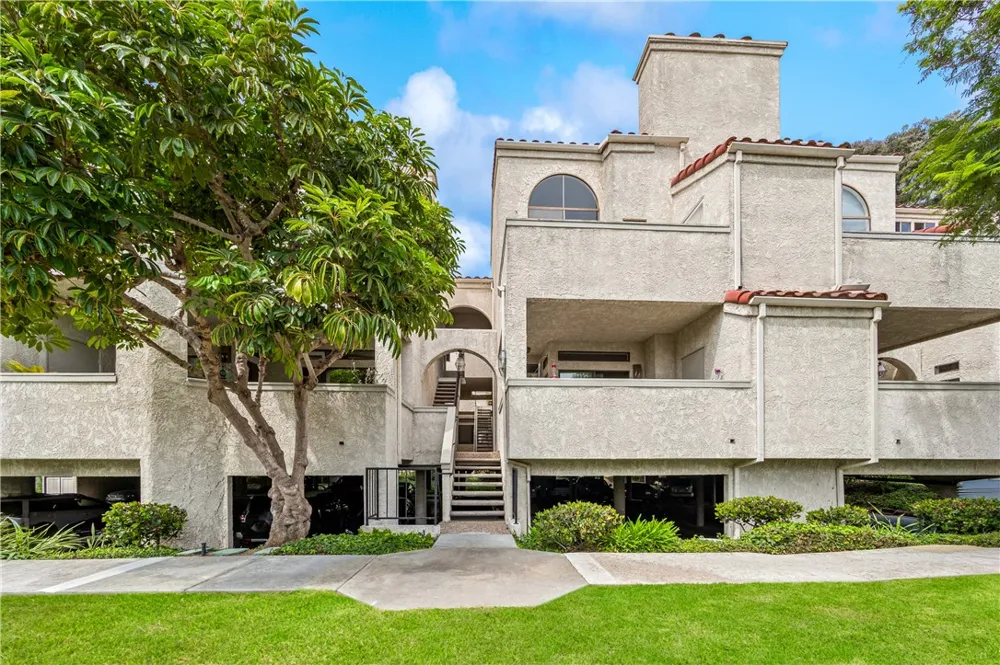 5071 Dorado Drive #106 Huntington Beach, CA 92649