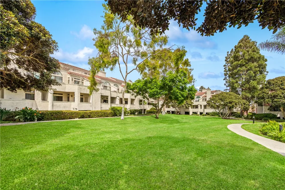 5071 Dorado Drive #106 Huntington Beach, CA 92649