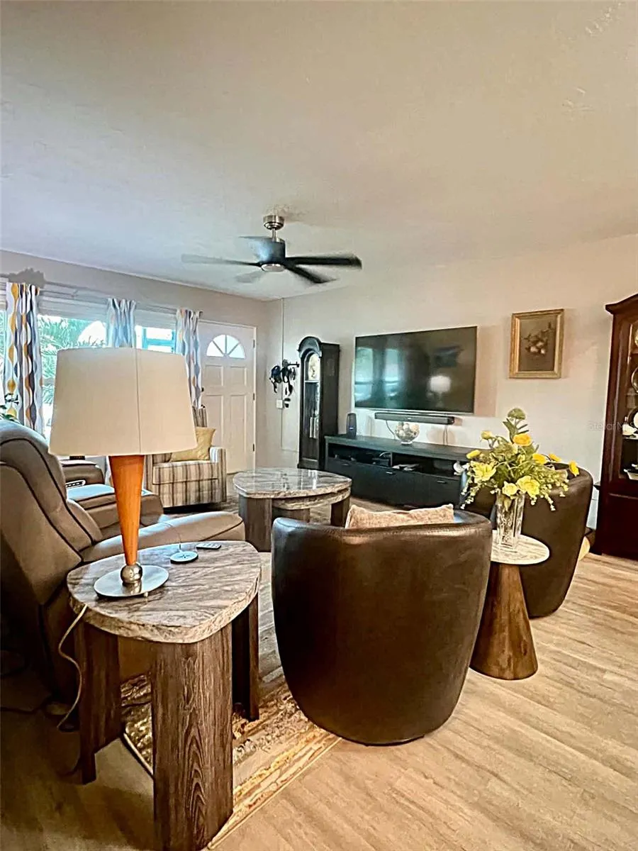 5820 43RD TERRACE TERRACE #1404 Kenneth City, FL 33709