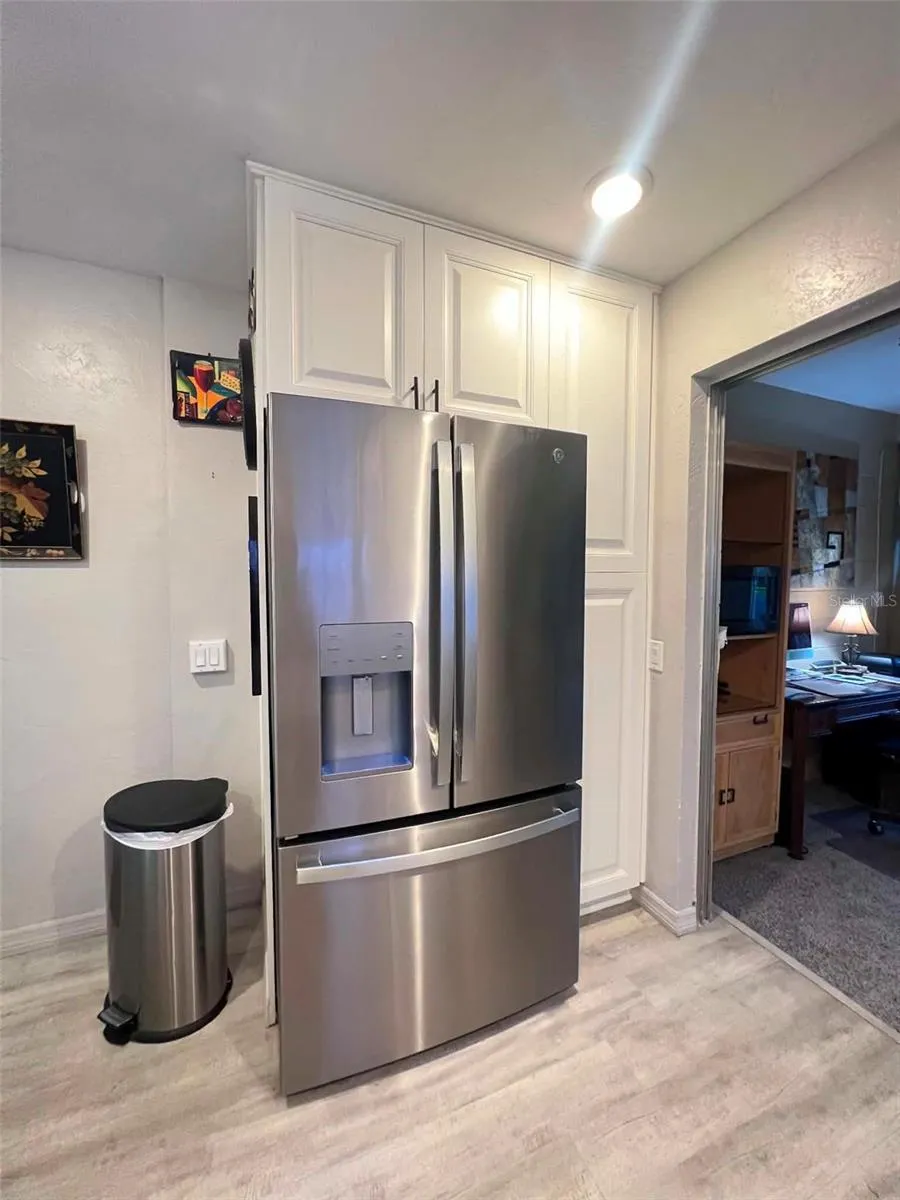 5820 43RD TERRACE TERRACE #1404 Kenneth City, FL 33709