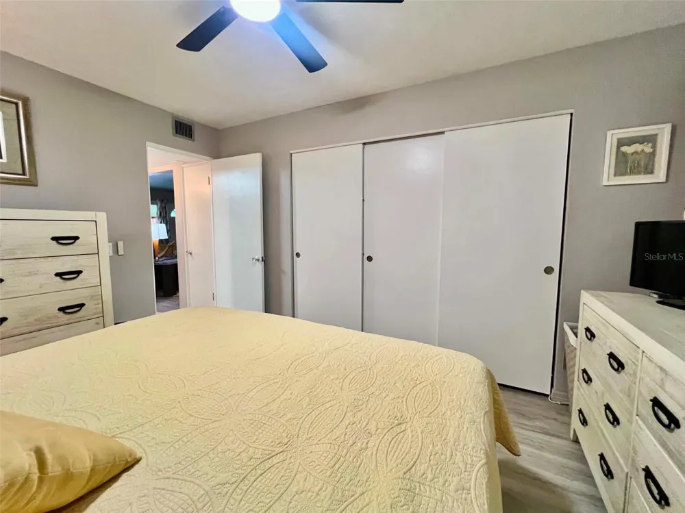 5820 43RD TERRACE TERRACE #1404 Kenneth City, FL 33709