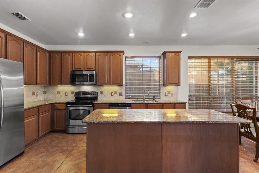 7513 Kallan Drive Rowlett, TX 75089