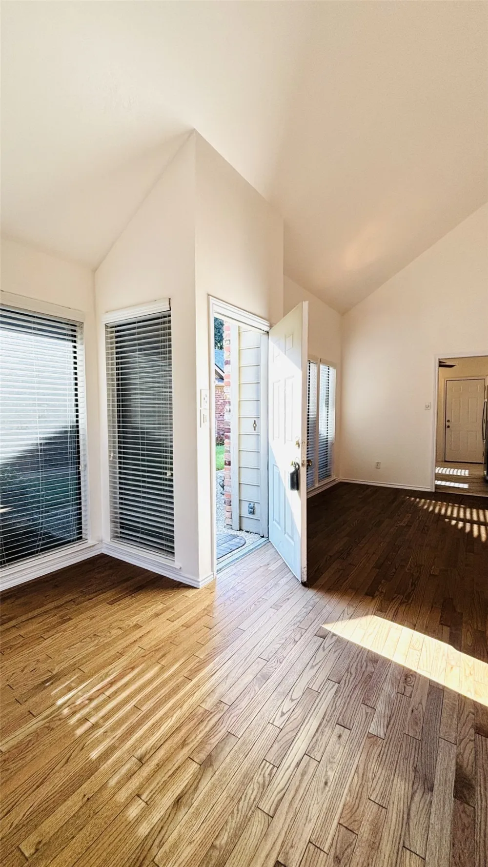 4019 Rive Lane Addison, TX 75001