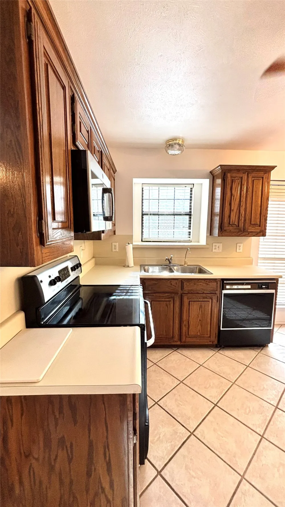 4019 Rive Lane Addison, TX 75001