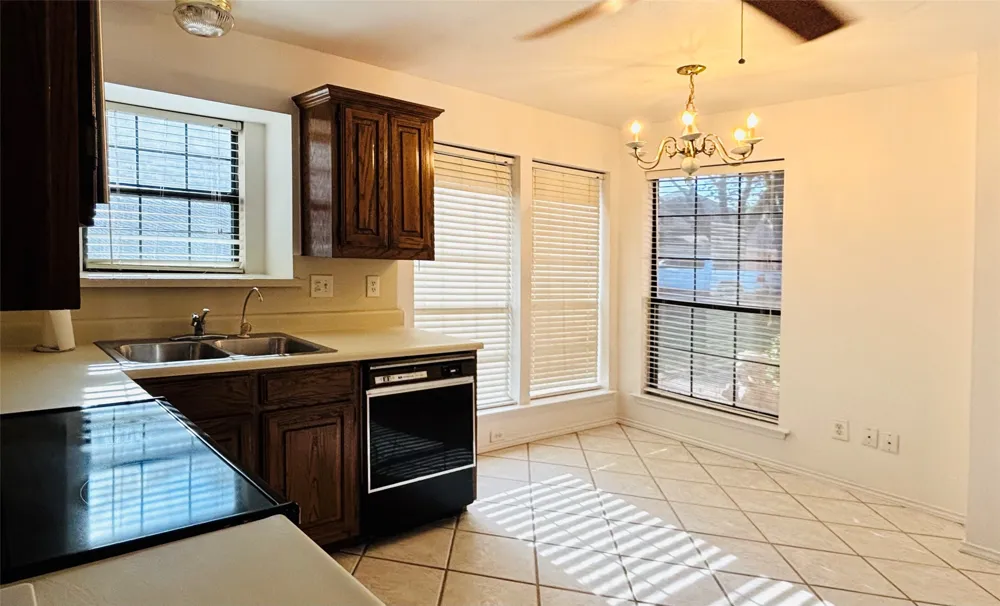 4019 Rive Lane Addison, TX 75001