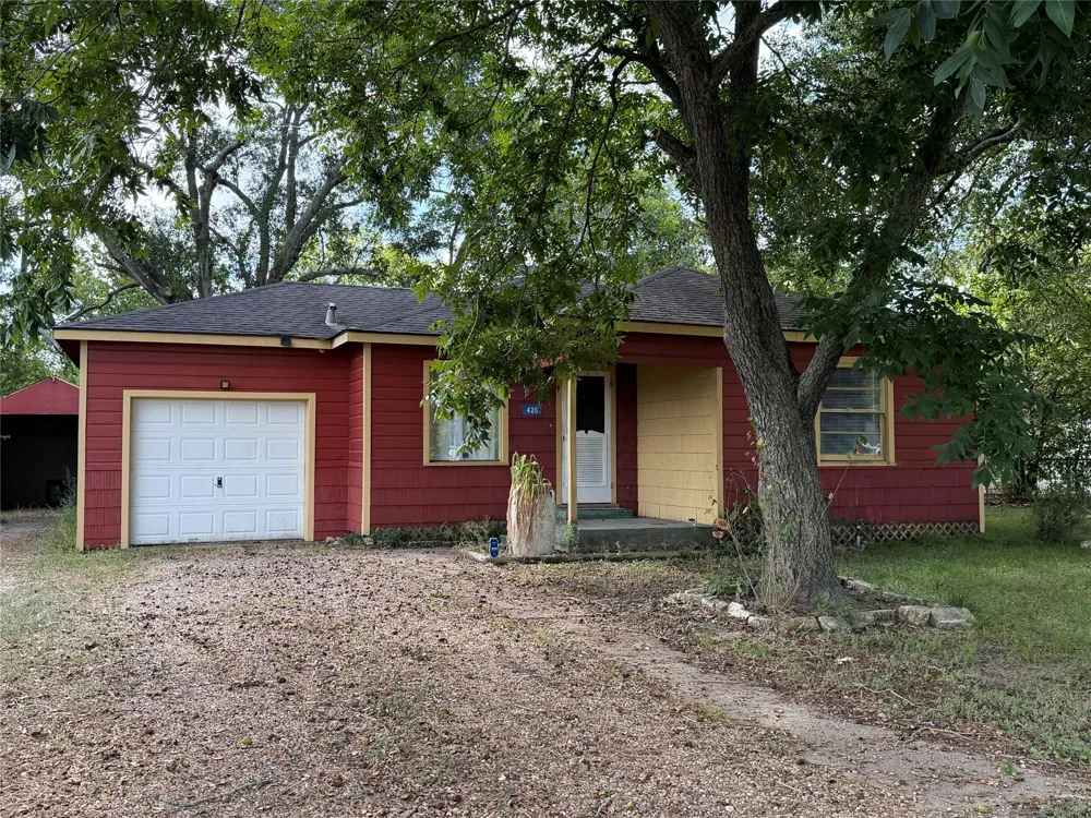 426 E Fm 1093 Road Wallis, TX 77485
