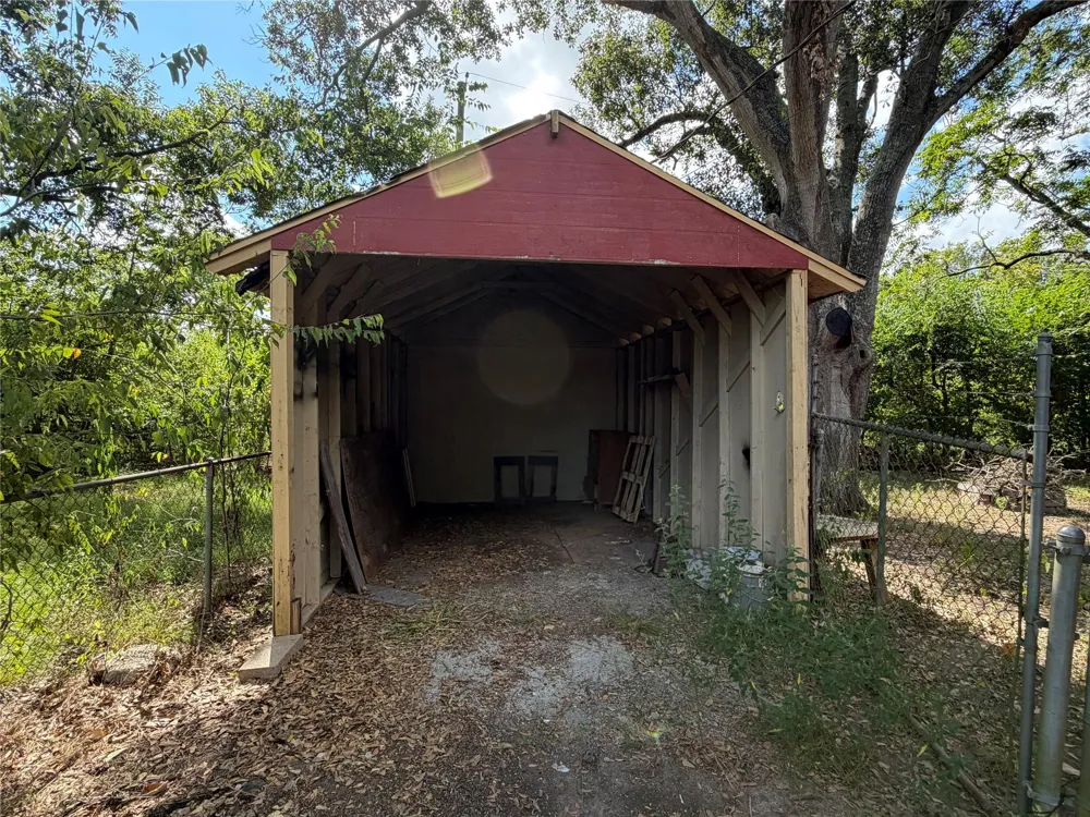 426 E Fm 1093 Road Wallis, TX 77485