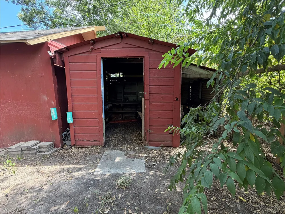 426 E Fm 1093 Road Wallis, TX 77485